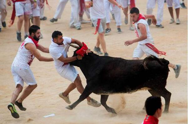 Pamplola Bull-running-fiesta