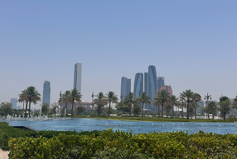 Explorando produtos populares e passeios turísticos no mercado dos Emirados Árabes Unidos